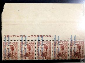 Sellos: ESPAÑA. ALFONSO XIII. EDIFIL 490. SOBRECARGA. TIRA DE 5 SELLOS DE 2 CENTIMOS CON BANDELETA.